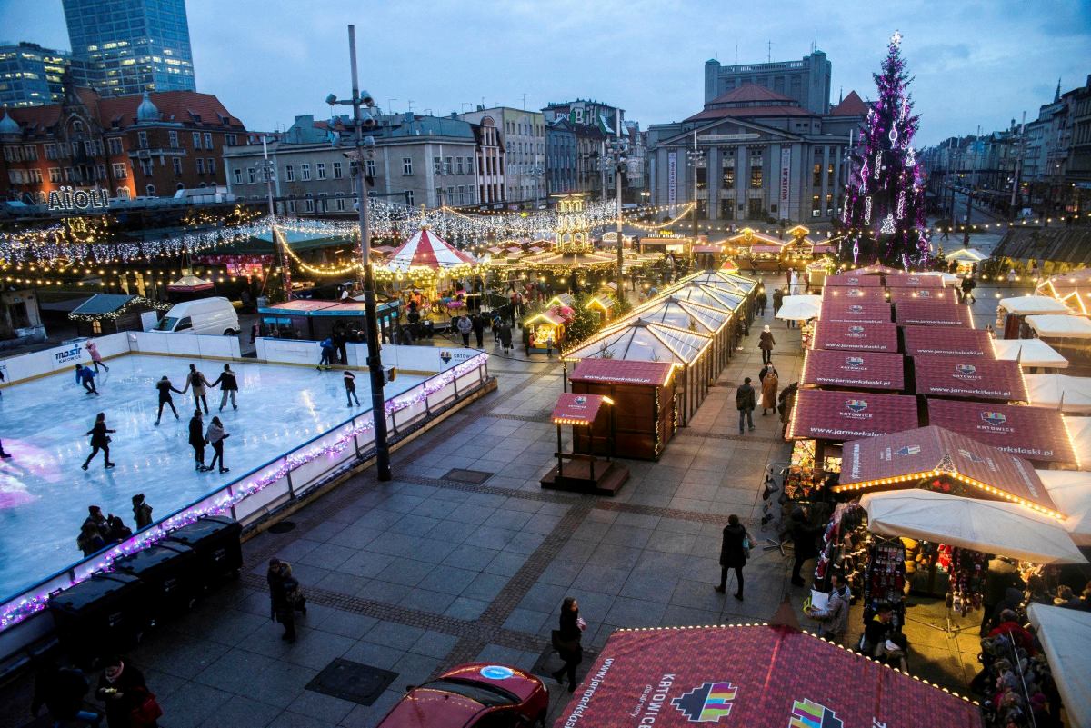 z24254954IHGJarmark-Bozonarodzeniowy-na-rynku-w-Katowicach.jpg